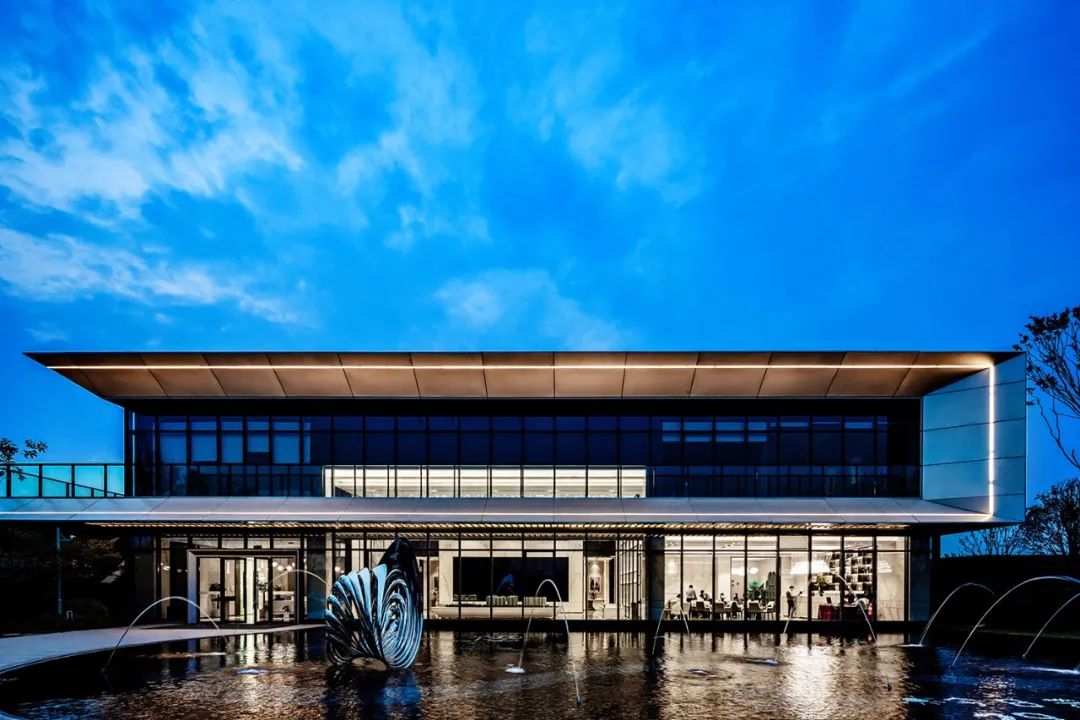 德信未来之翼售楼处 | 现代与古典的宁静奢华融合-1