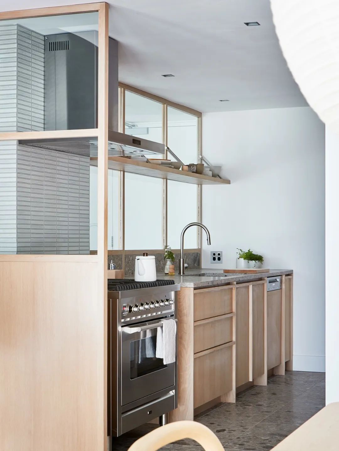 悉尼达令赫斯特公寓，自然光线与精致细节的永恒美学-29