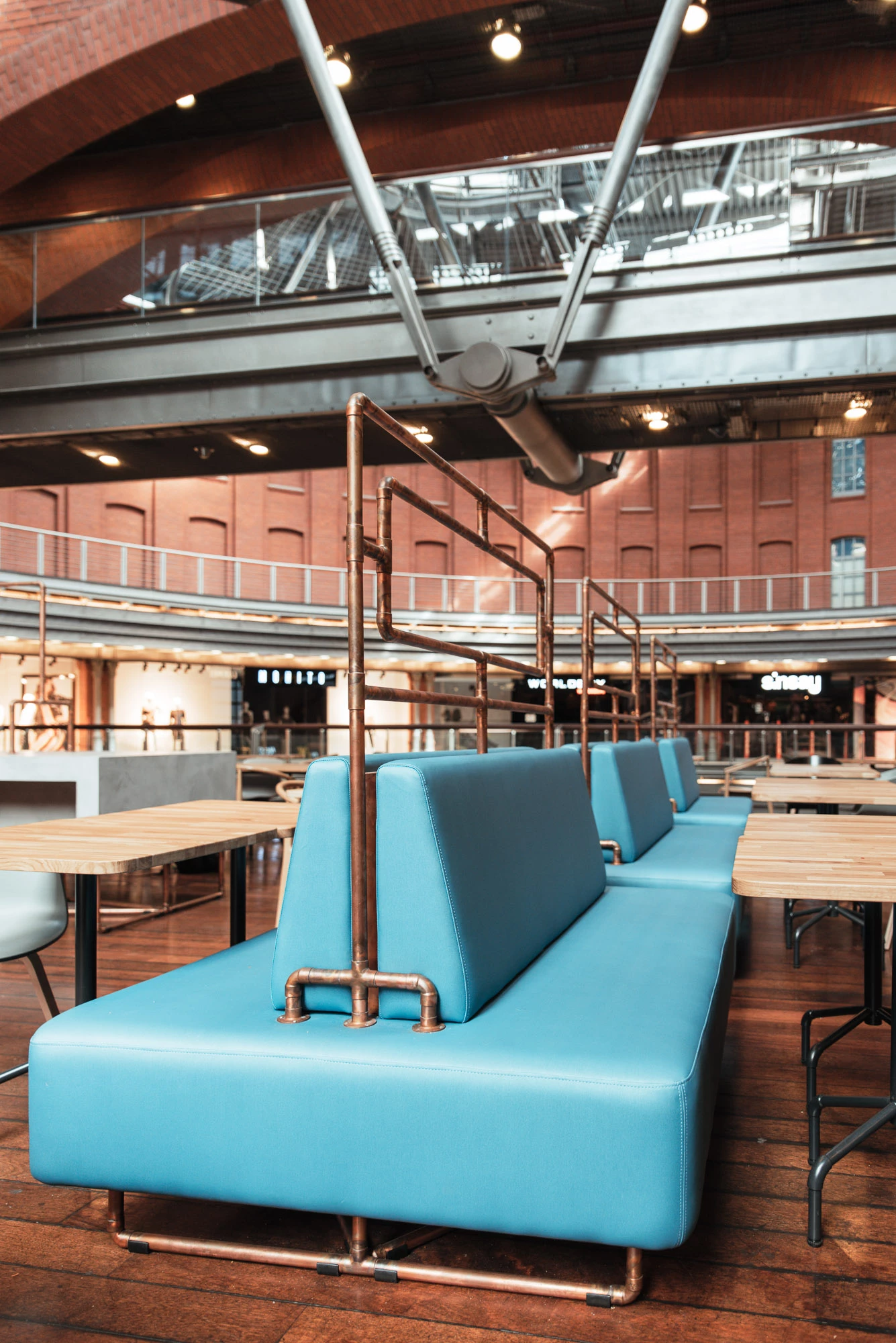 波兰 Stary Browar 购物中心现代厨房风格美食广场-24