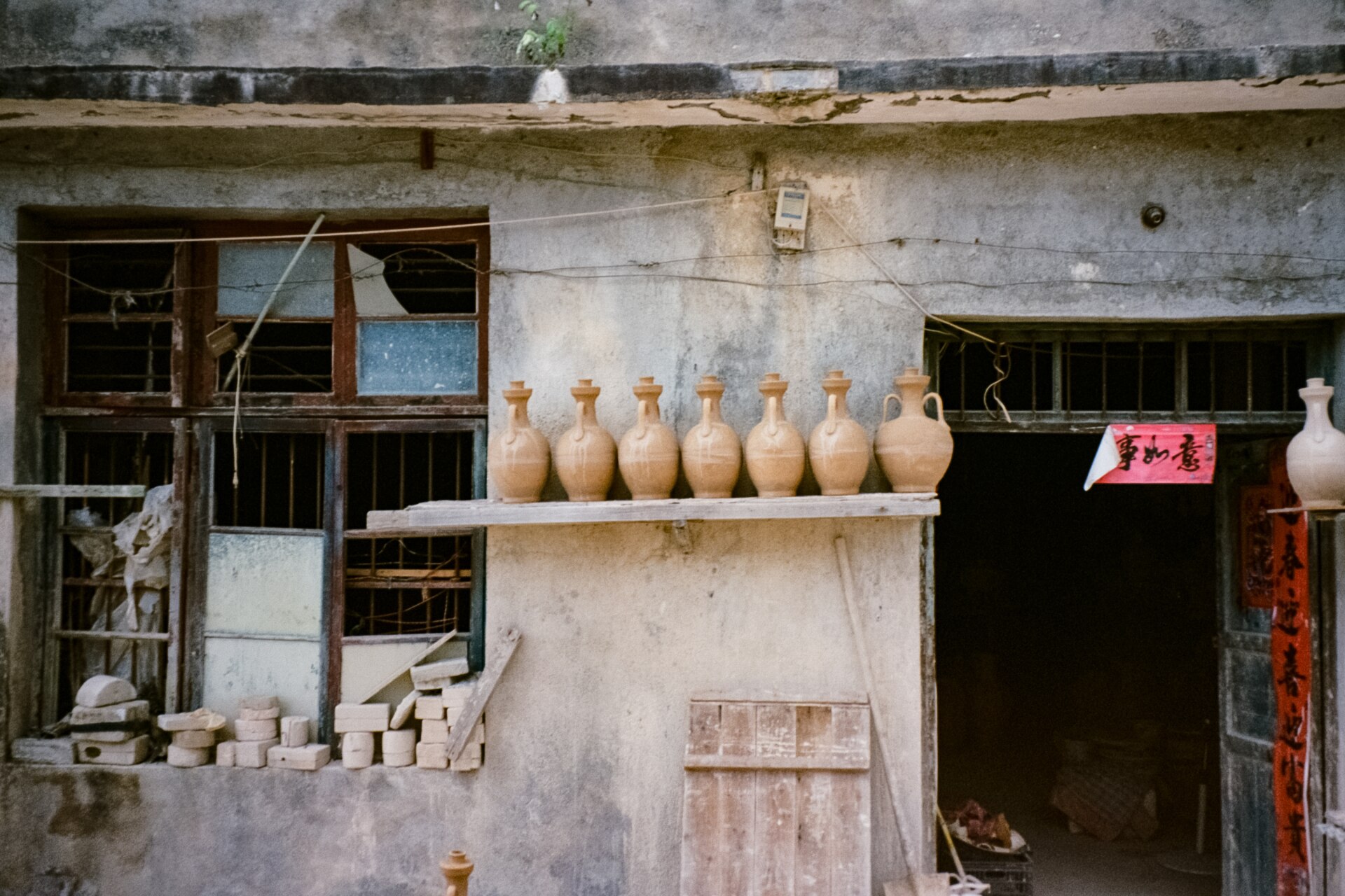 Inside a ceramic artist’s residence to Jingdezhen, China-9