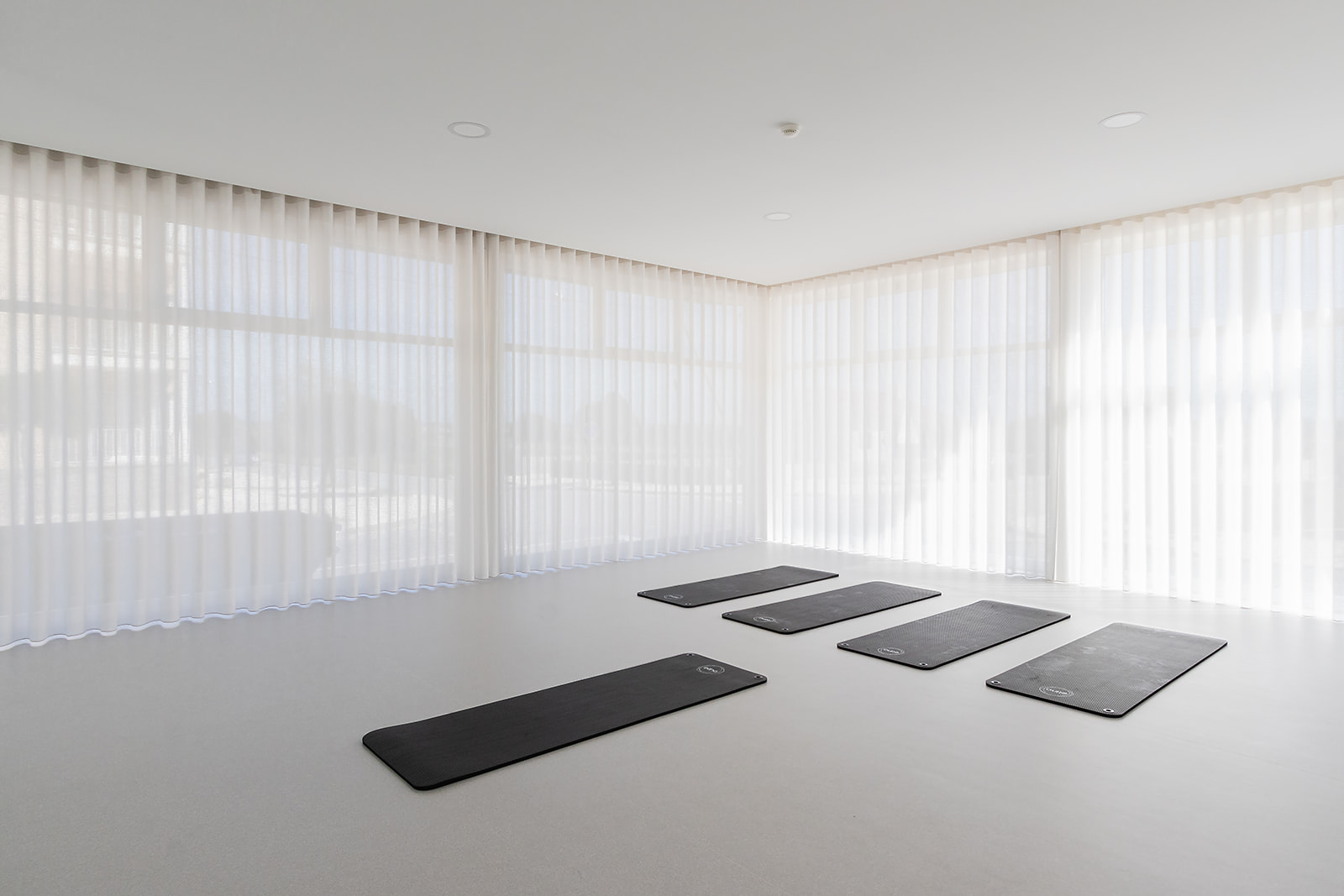 疗愈之境 · 巴西诊所的简约自然设计-16