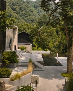 一处隐于山林的静谧度假地：岚域·峨眉山 / Studio J. Bridgland