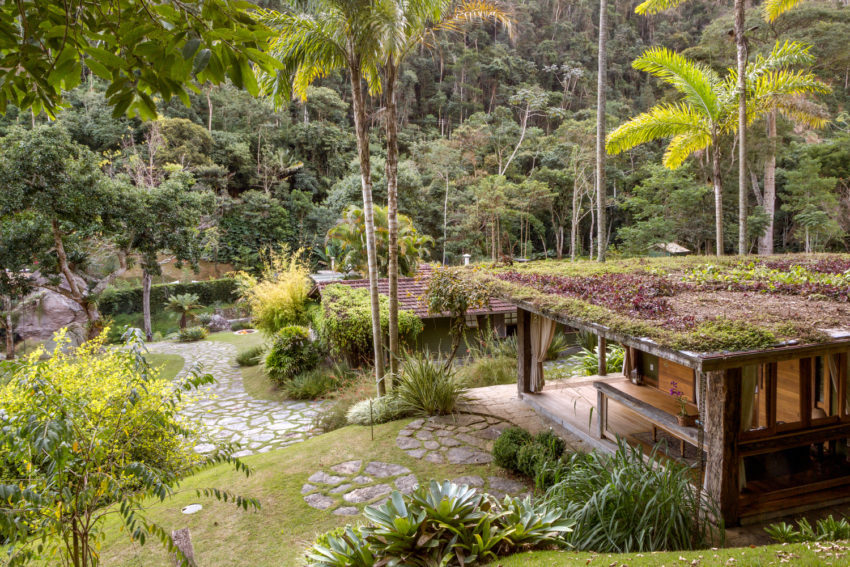 Dreamy Brazilian House in Correas created by Rodrigo Simão Arquitetura as a beautiful escape home 由RodrigoSimmogoArquitura创建的梦幻般的巴西住宅,作为一个美丽的逃离家园-27