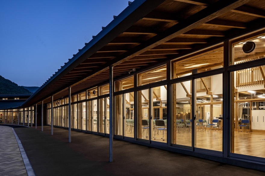 自然环抱的儿童友好型中学丨MIKAMI Architects-35