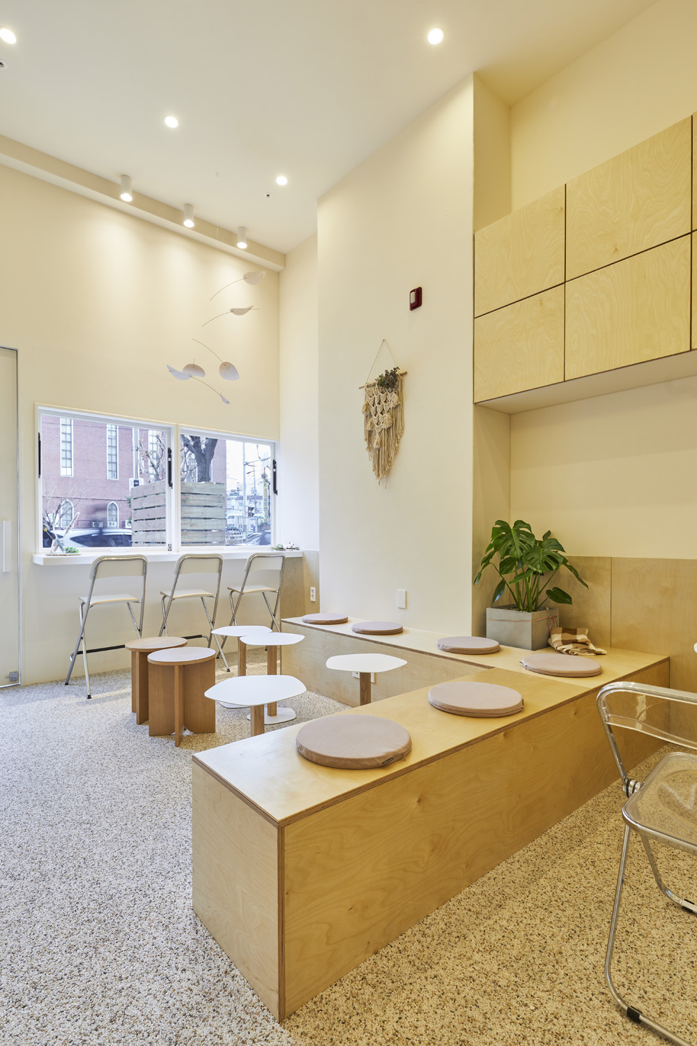 白色与木纹的极简设计 | 10 平米咖啡厅-13