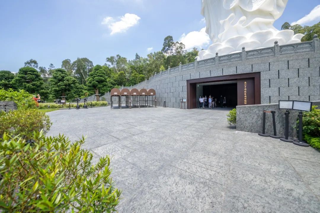 中国香港大埔区慈山寺周围绿色景观丨LWK+PARTNERS-10