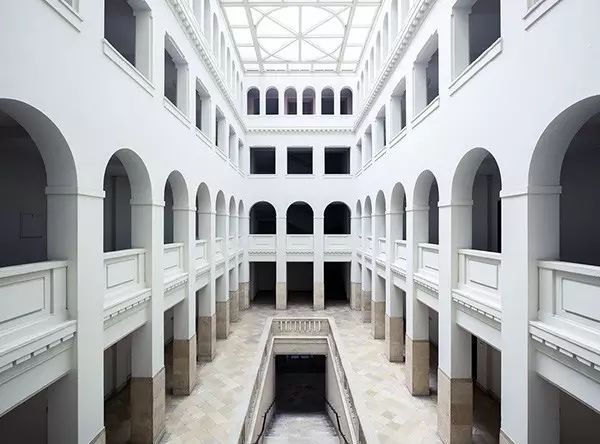 建筑设计中的对称美学-55