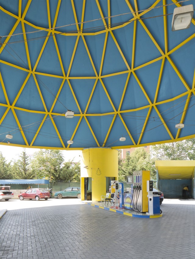 欧佩特罗尔（可结合具体上下文看是否为某个特定企业或机构名，若有其他背景信息可能该结果并非唯一准确，但仅从词汇本身是通用音译）  

注：以上翻译参考了一般音译规则，若‘Europetrol’在特定语境中有固定的中文译法，请提供更多背景信息  丨阿尔巴尼亚地拉那丨51N4E-35