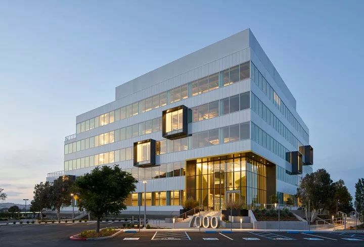 加州布里斯班滨海大道办公大楼室内外改造-3