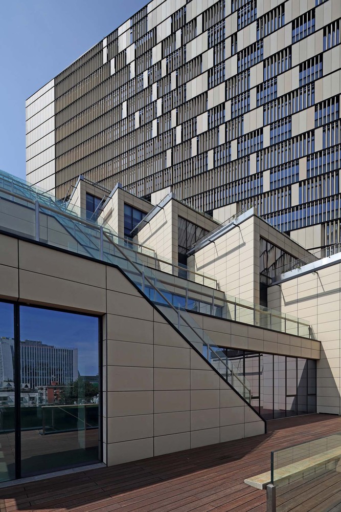 城市更新中的多功能办公空间——CADG 创新科研示范中心-96