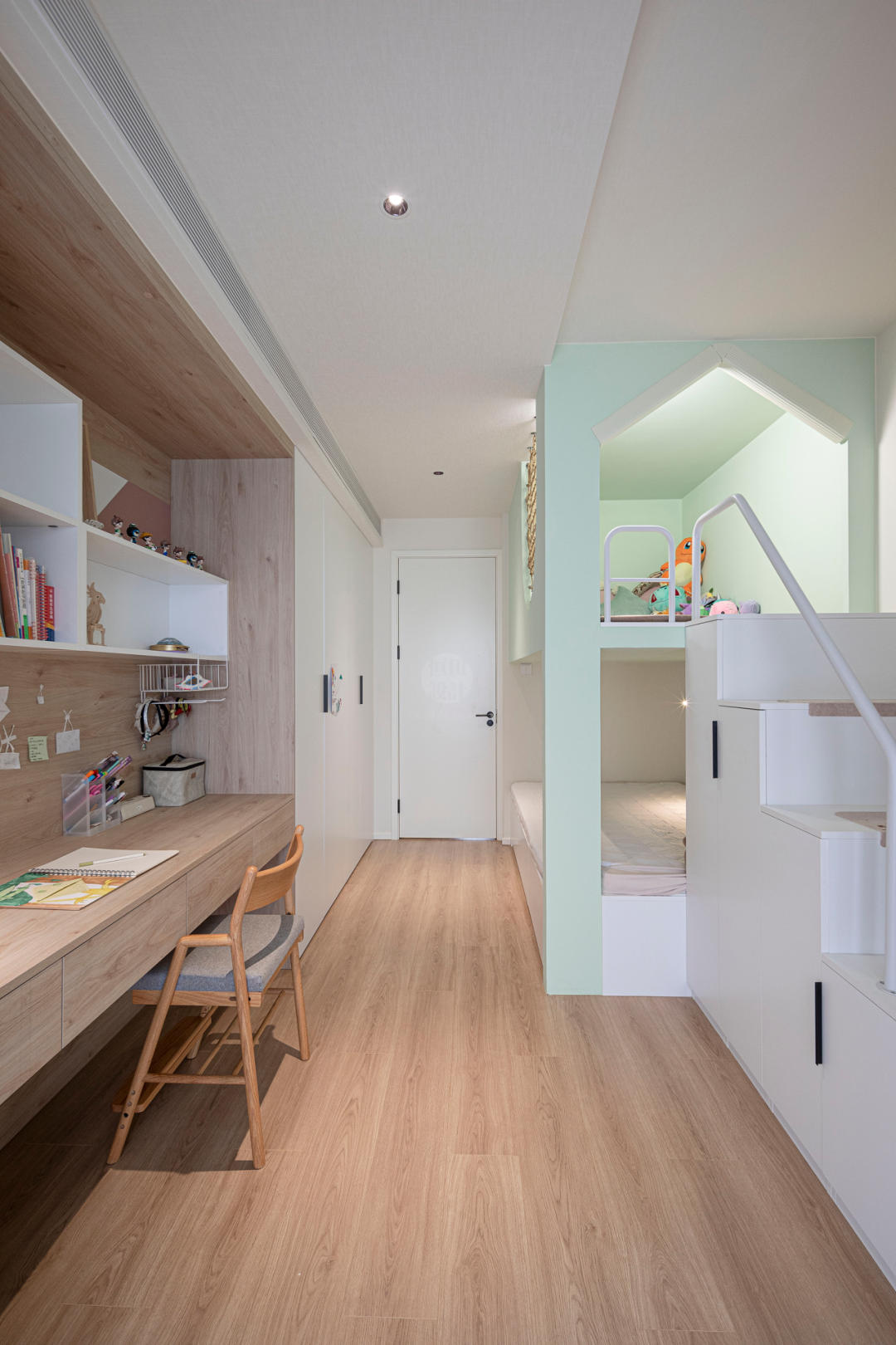 浙江平湖四口之家的30m衣柜与洄游动线设计丨中国浙江-69