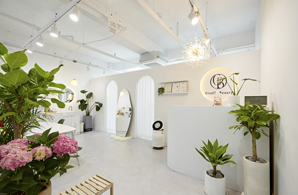 简约白色设计的 13 平小店-2