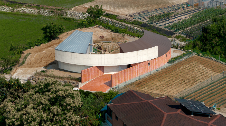 A House that Embraces Its Vegetable Garden / sukchulmok+BRBB Architects-11