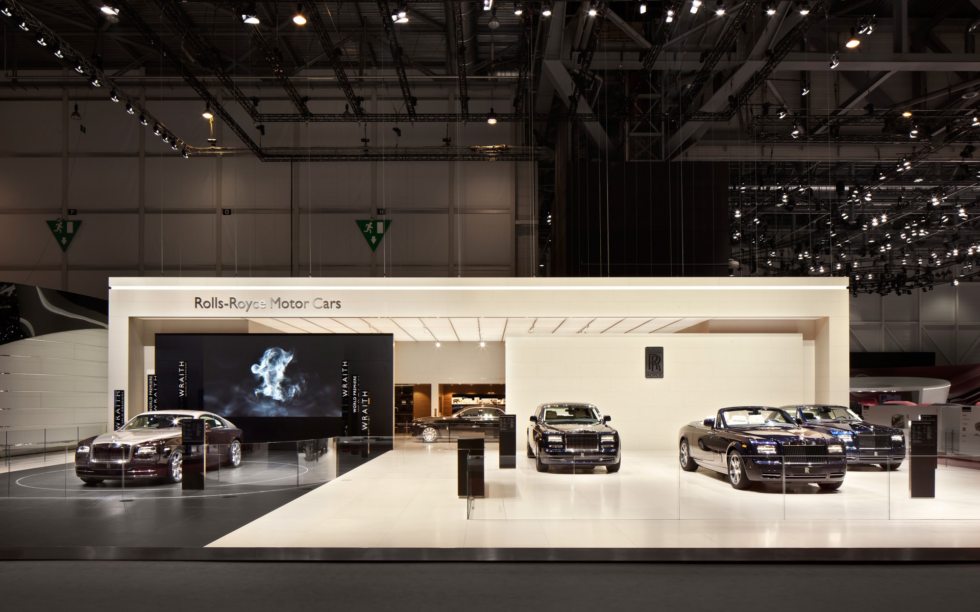 劳斯莱斯展厅的豪华照明设计-2
