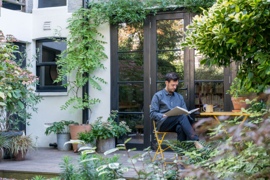 伦敦静谧绿洲 | 保罗·韦斯特的复古住宅设计-12