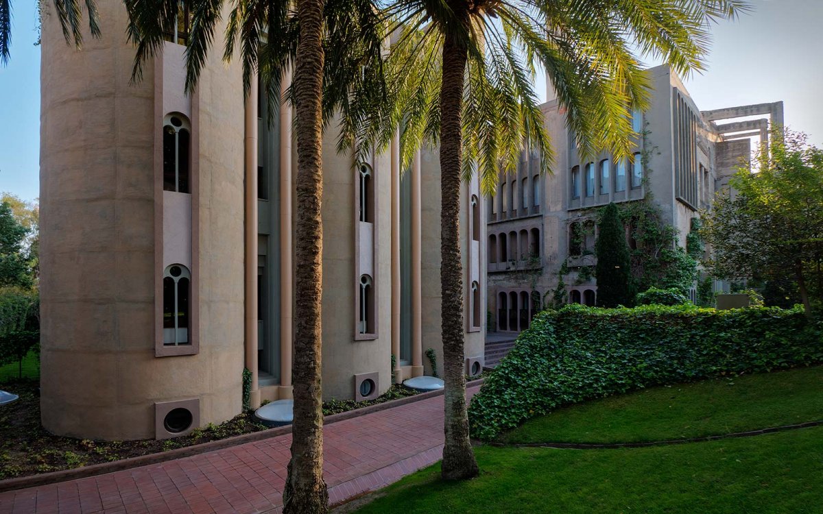 西班牙巴塞罗那郊外废弃水泥工厂改造丨Ricardo Bofill-14