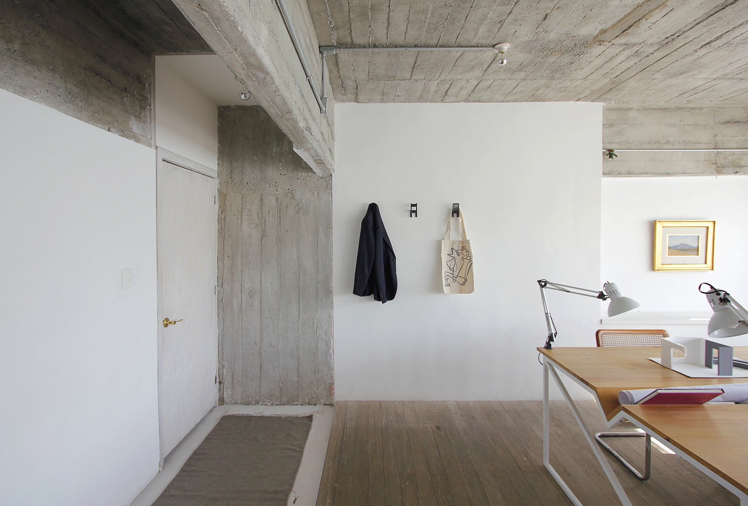 墨西哥城市中心翻新之作，木痕肌理打造独特空间-33