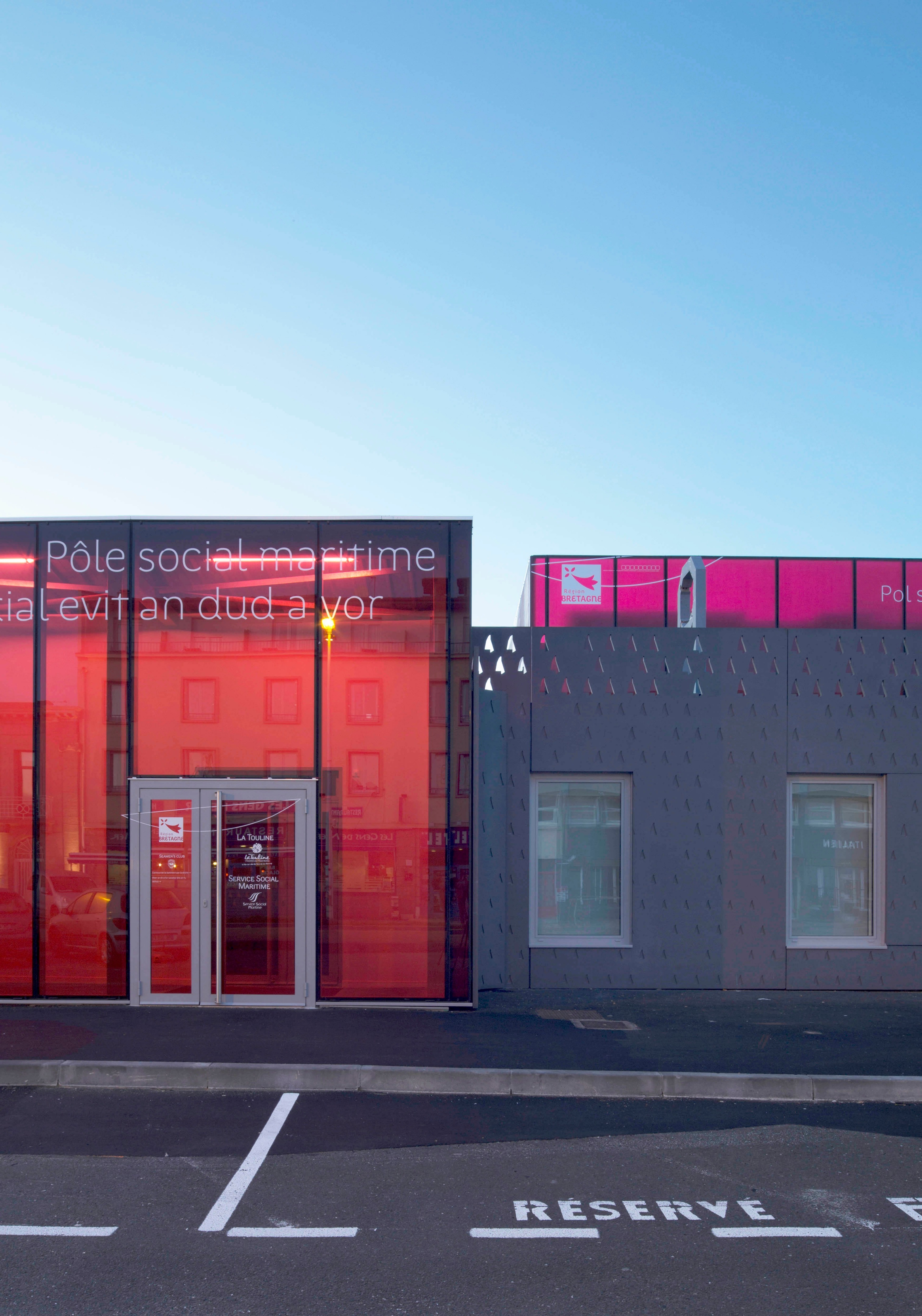 废弃建筑重生,海员社交中心成为港口新地标-17