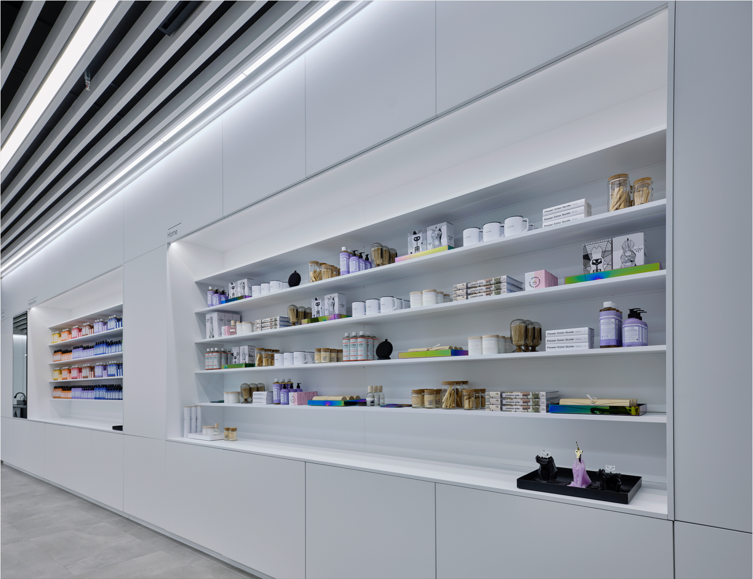 加拿大最大购物中心里的 Aurora Cannabis 旗舰店-11