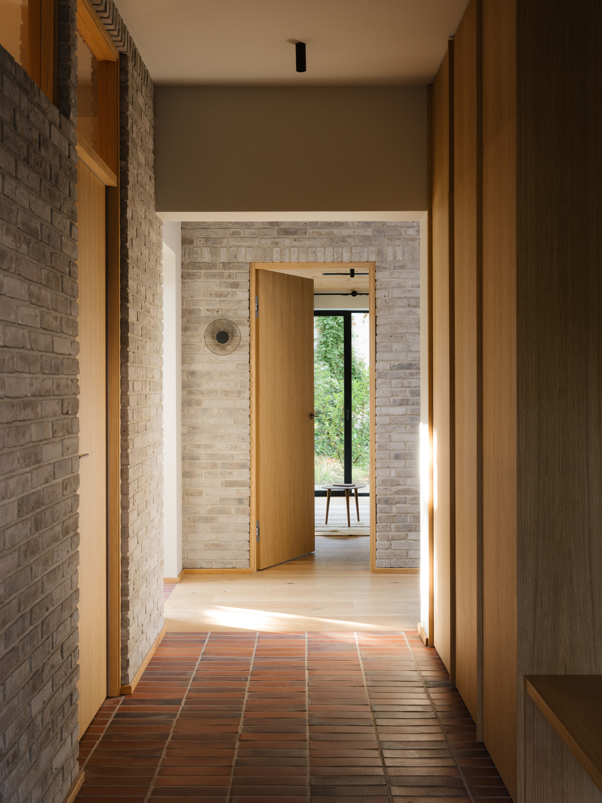 Residence on the Edge of National Forest / Studio GAB-31