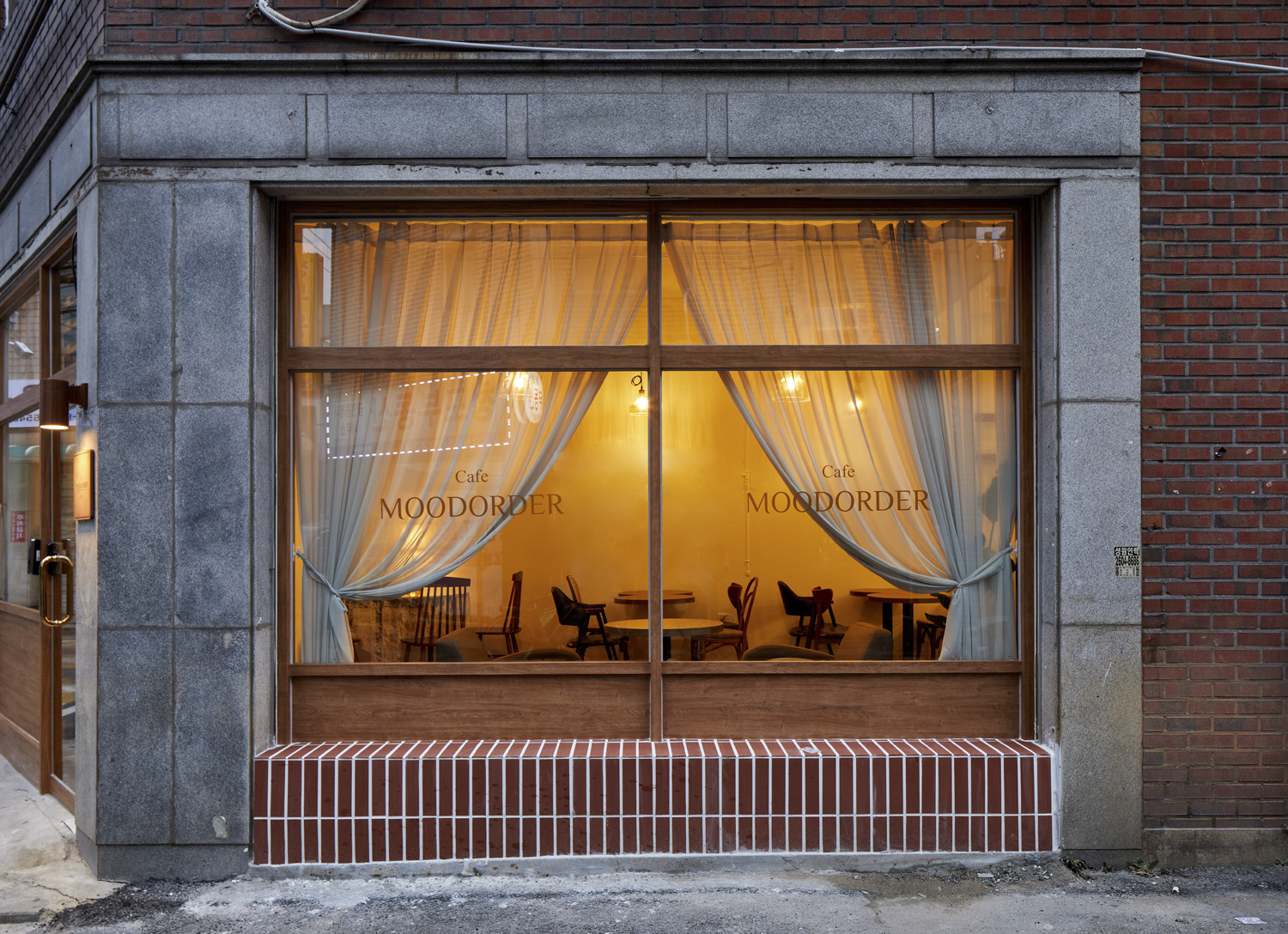 十平米咖啡店，极简设计打造温馨空间-10