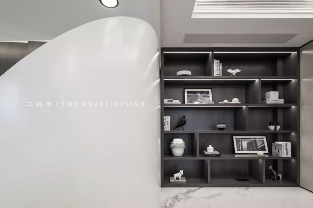 灰色调空间中的光影探索-18