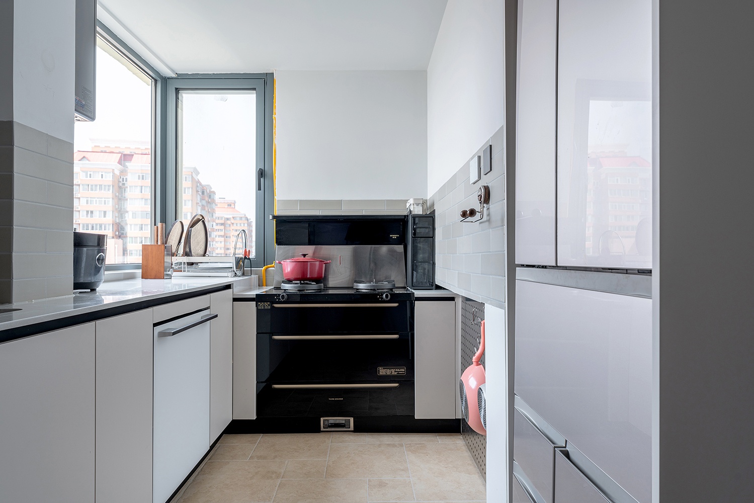 105㎡简约风拆掉一间房秒变大横厅，三口之家玩转通透格局-47