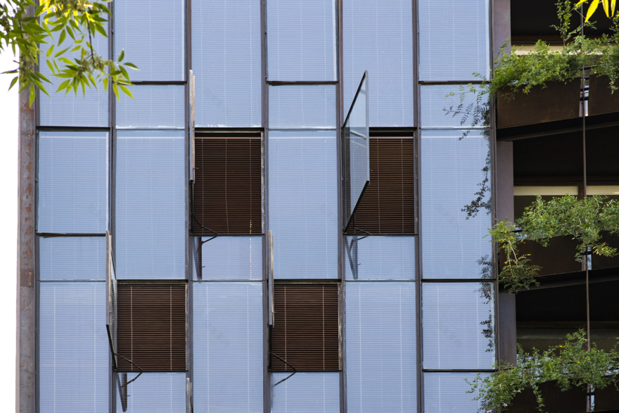 墨西哥城市中心的绿色办公大厦-11