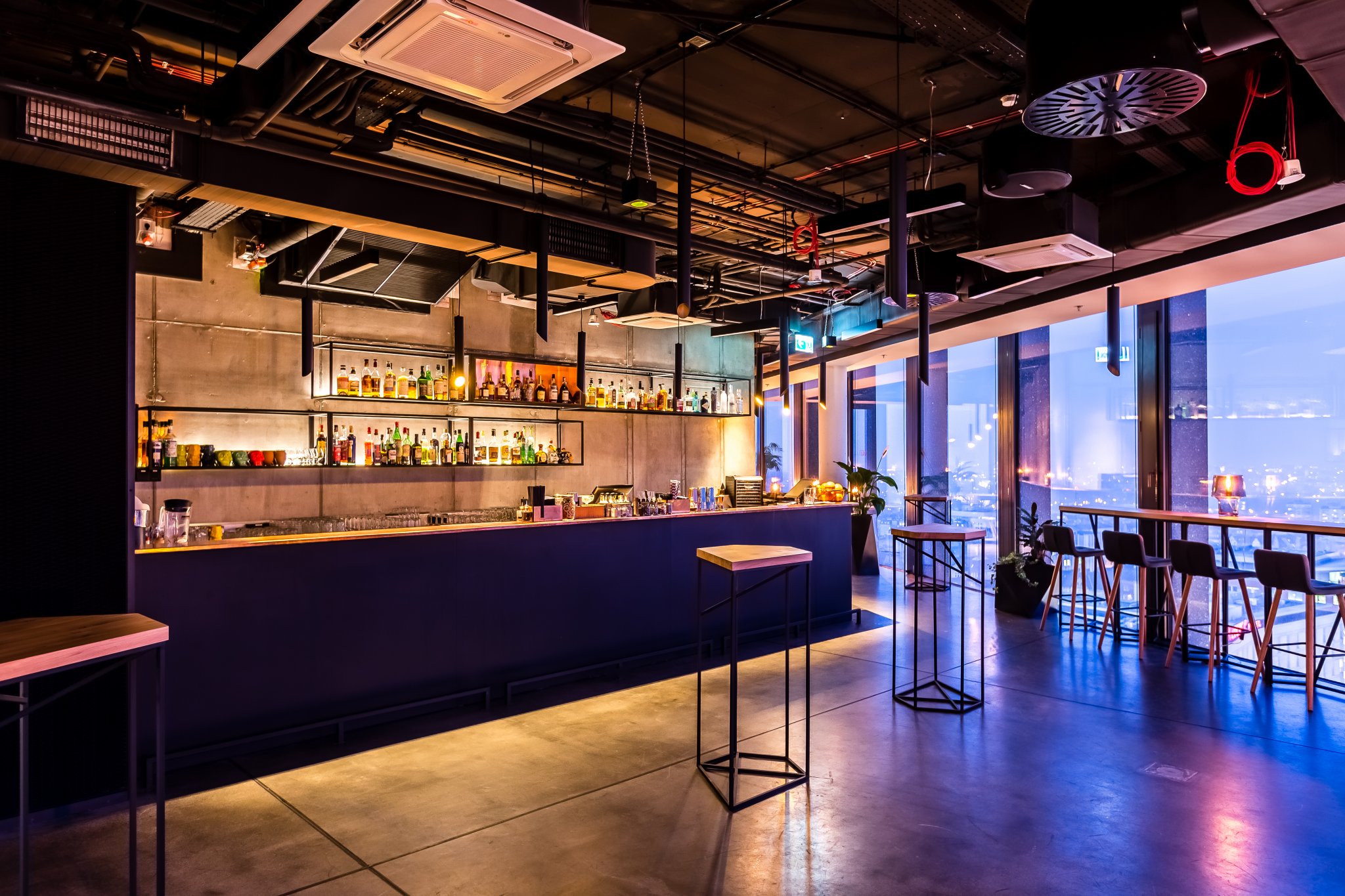 都市之巅 · MUS 餐厅的现代空间设计-19