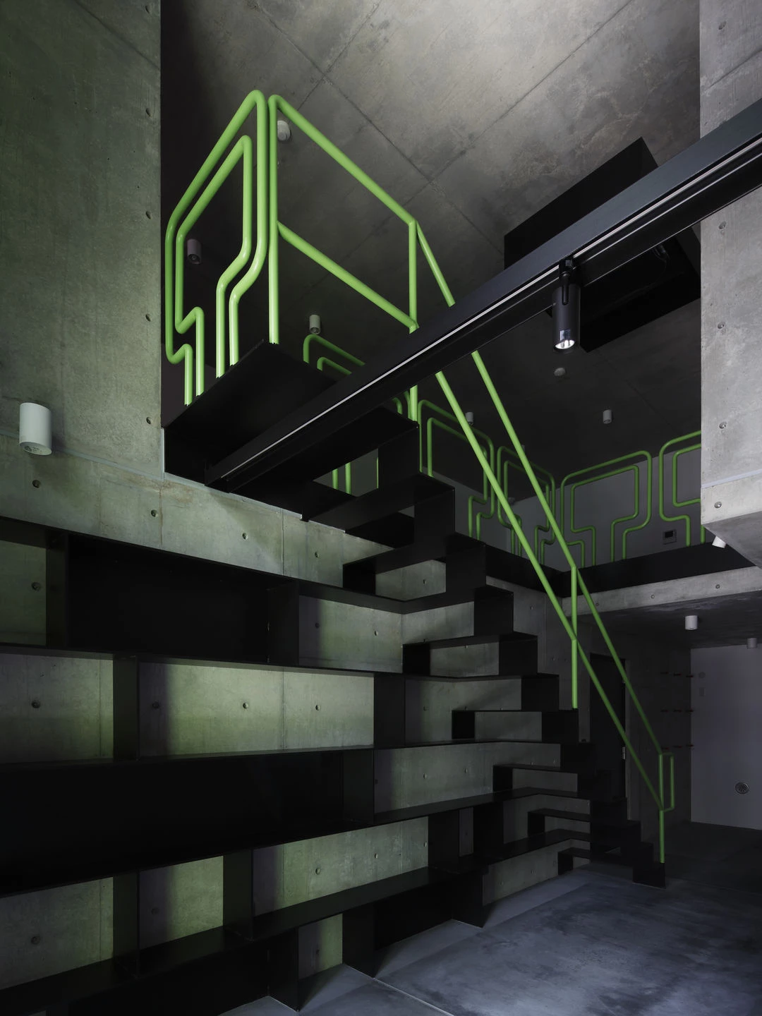 东京密集区三层住宅，打造自然光线与通风的宜居空间-10