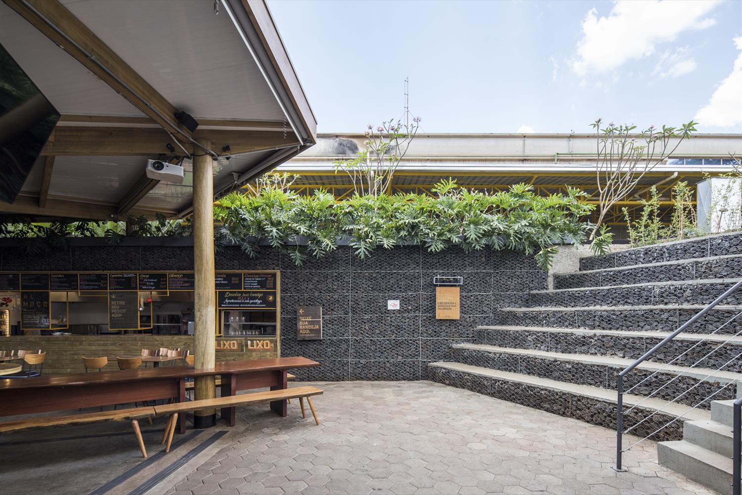 Toca do Urso · 绿色可持续的创新酒吧设计-26