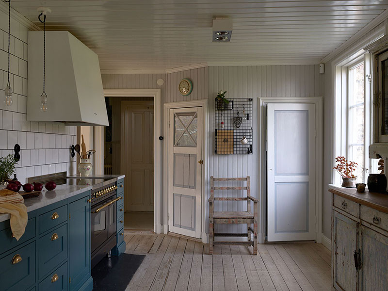 瑞典乡村小屋 | 塔楼与屋顶露台完美融合-11