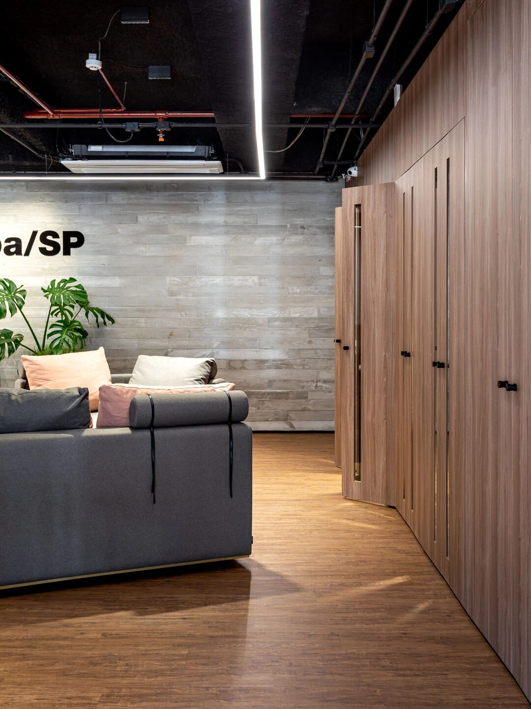 巴西圣保罗 SENALBA 办公室，木质与混凝土打造舒适工作空间-25