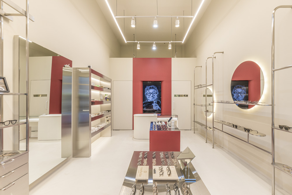 色彩点睛的 12 平米潮流眼镜店设计-3