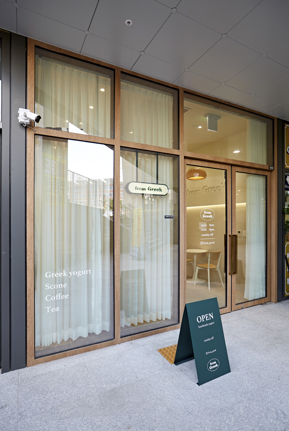 简约白色与木色调的 14 平米小空间设计-15