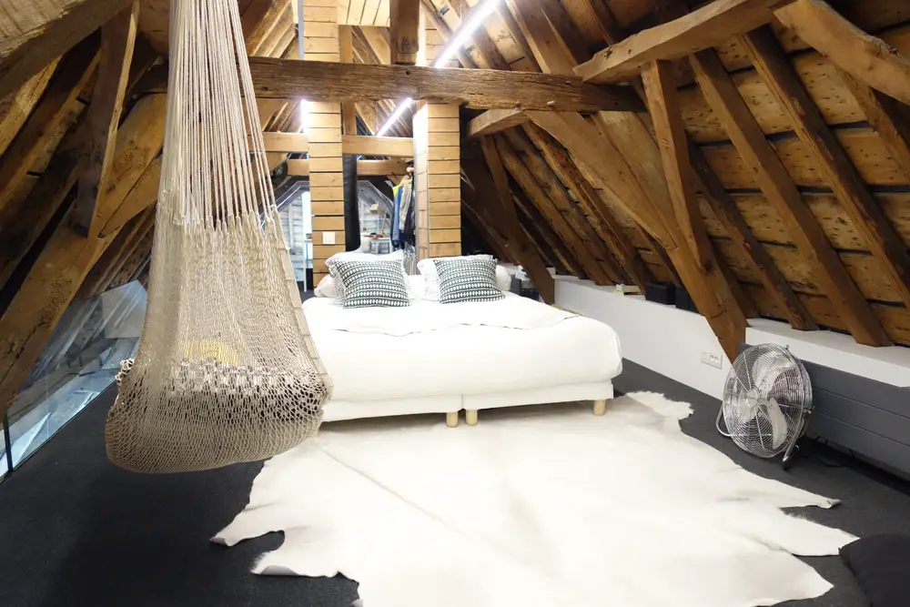 比利时 230㎡时尚波西米亚风屋顶阁楼设计-17