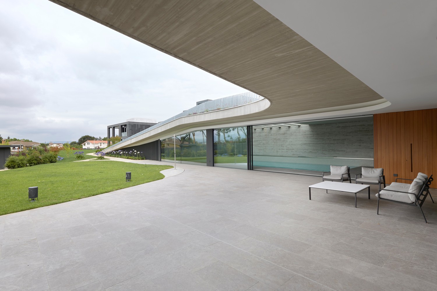 低密度住宅综合体 | 三户家庭共享公园式生活-10