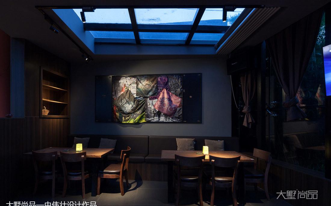 230㎡现代酒吧餐厅,绿色植物与柔和灯光打造露天卡座区-16