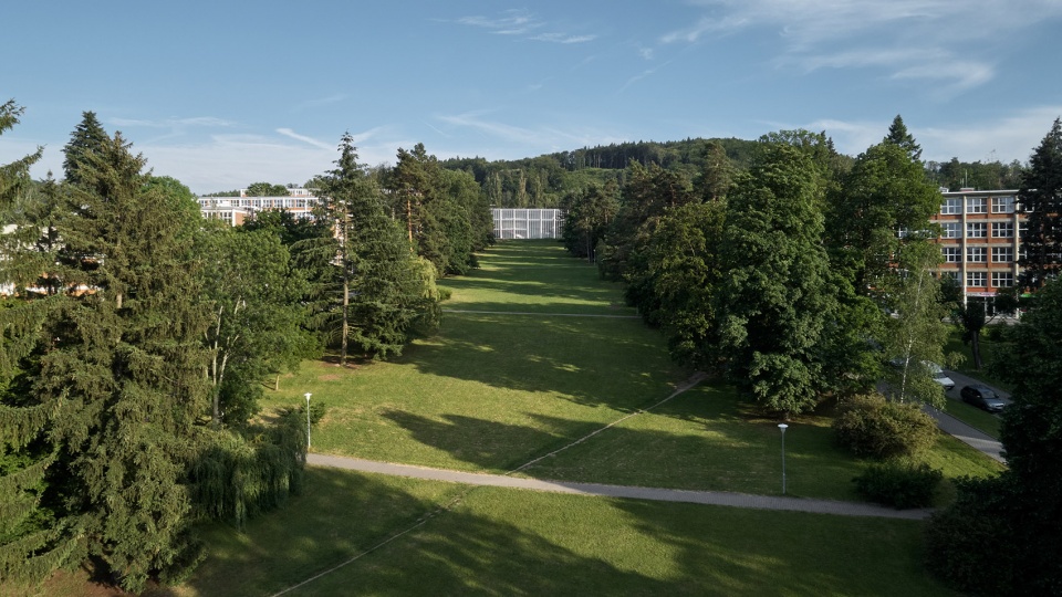 捷克 Tomáš Baťa 纪念馆改造 | 现代简约的神圣空间-6