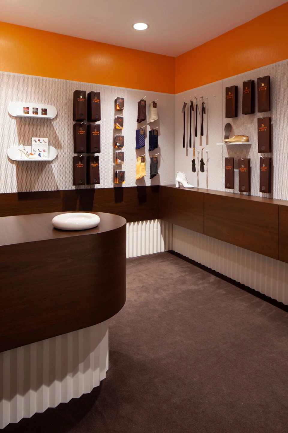 纽约 Saks Fifth Avenue 的 Leather SPA 旗舰店设计-18