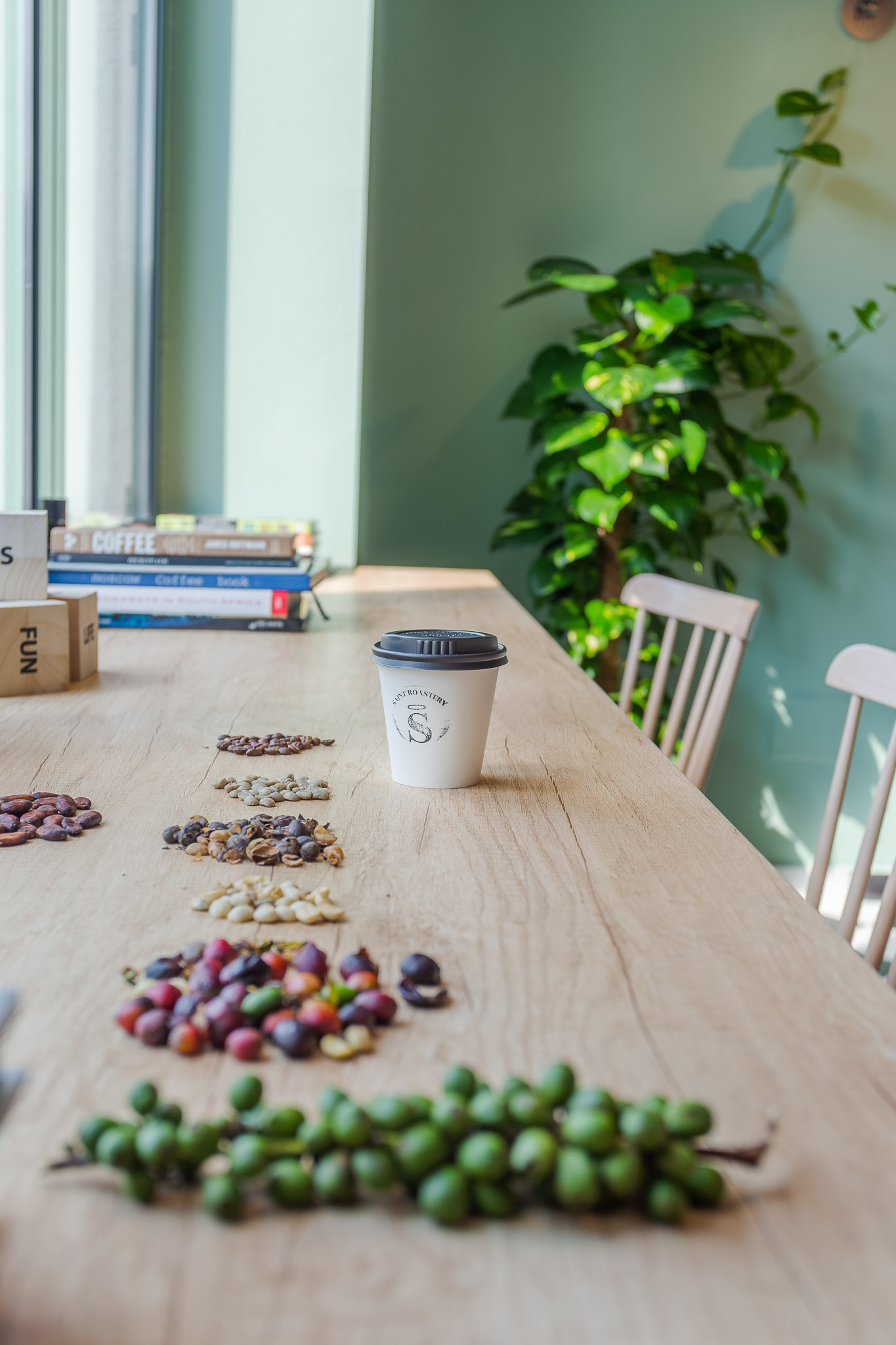 441 设计工作室打造罗马尼亚 Bucharest Saint Roastery 咖啡厅,工业风中融入温暖元素-5