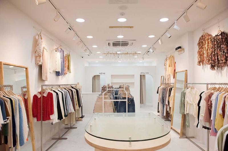 简约白诠释女性服饰空间设计-4