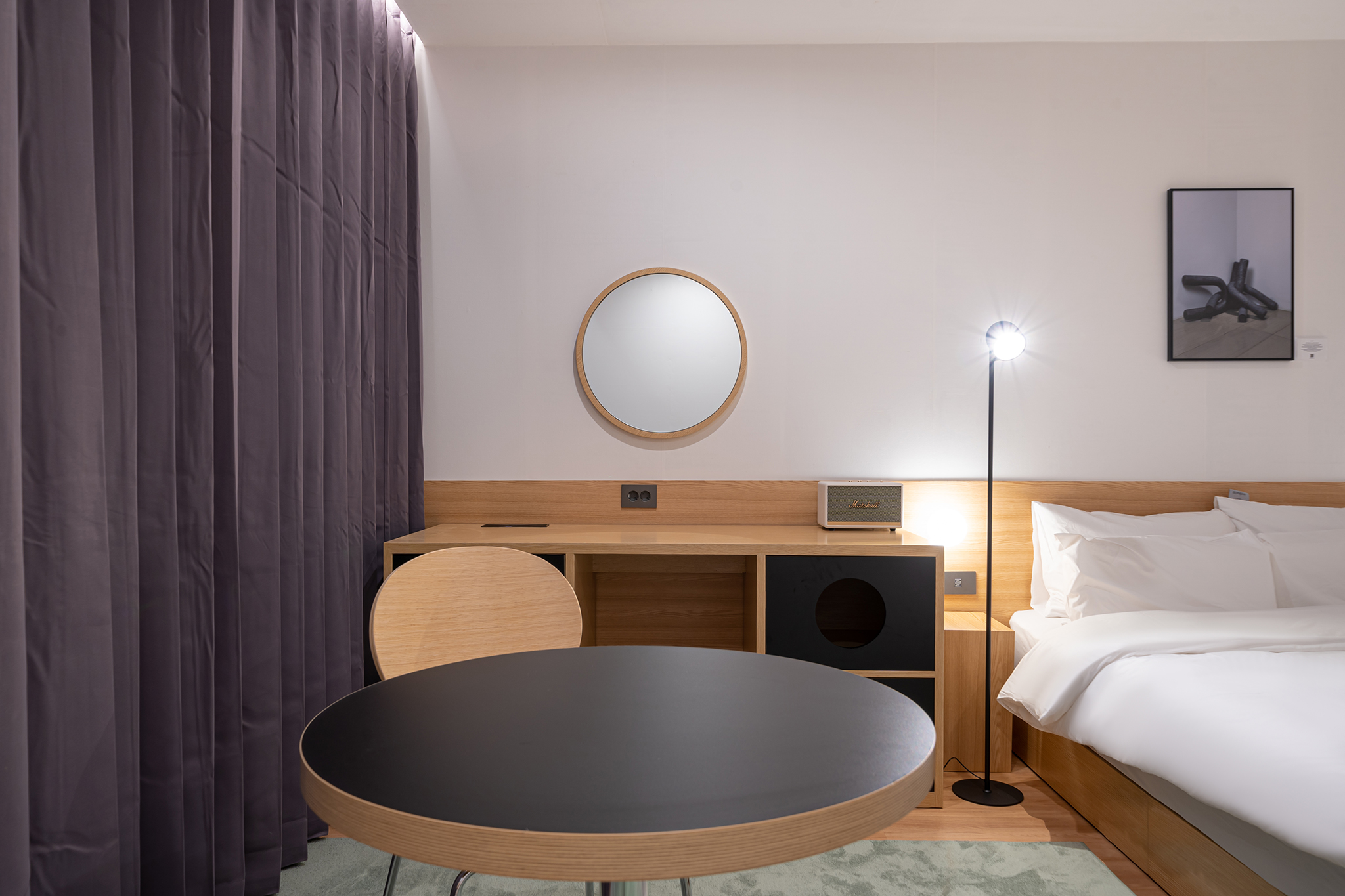 白色与木质，打造 21 间客房的极简酒店-15