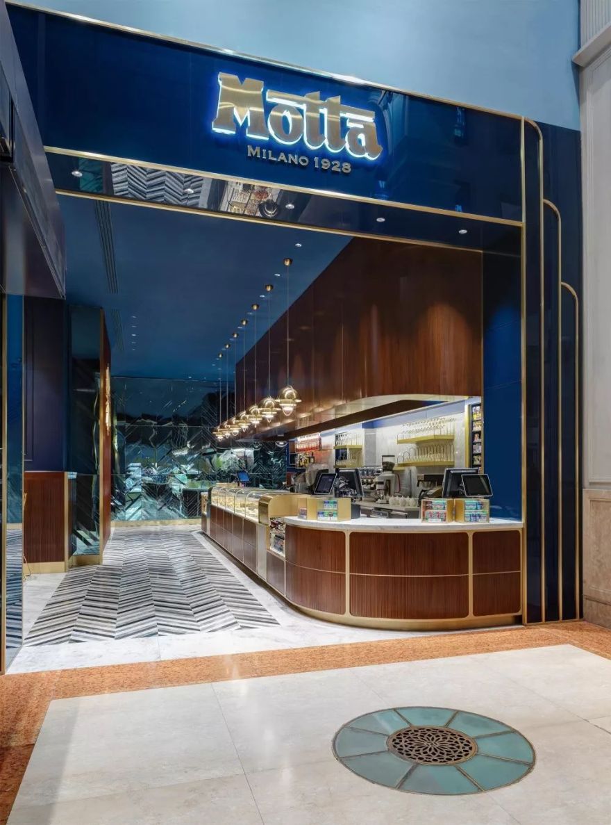 复古胡桃木 黄铜 Motta国外轻奢咖啡店 COLLIDANIELARCHITETTO-13