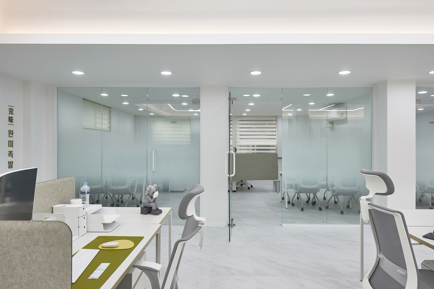 极简主义的 45 平米外卖办公室设计-13