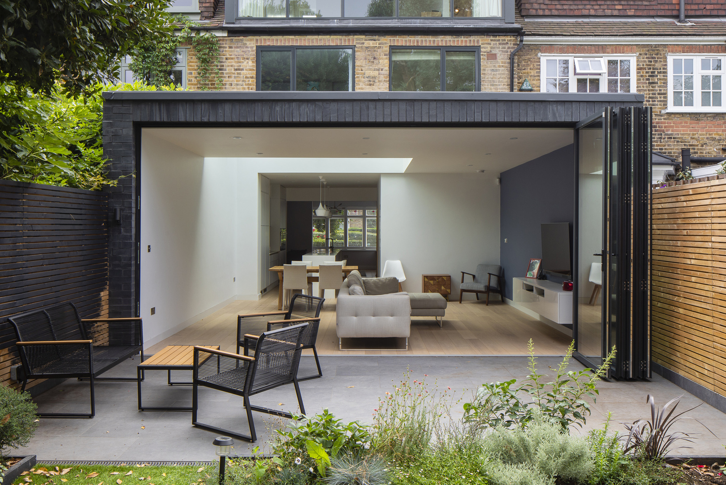 理性规划，打造明亮通透的现代家庭空间-10