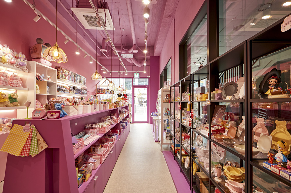 15 坪小商店以蓝点评为室内设计佳作-9