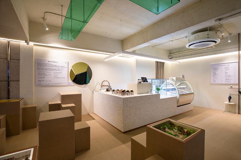 十五平米现代小店的精致设计-3