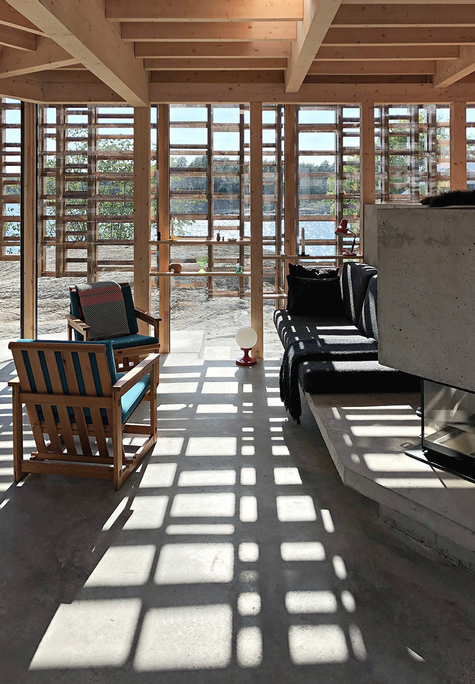 挪威弧线岩石上的岛上之家-25