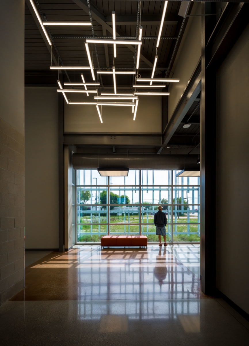 德州科技大学现代化培训中心丨美国德克萨斯丨RDLR Architects-10